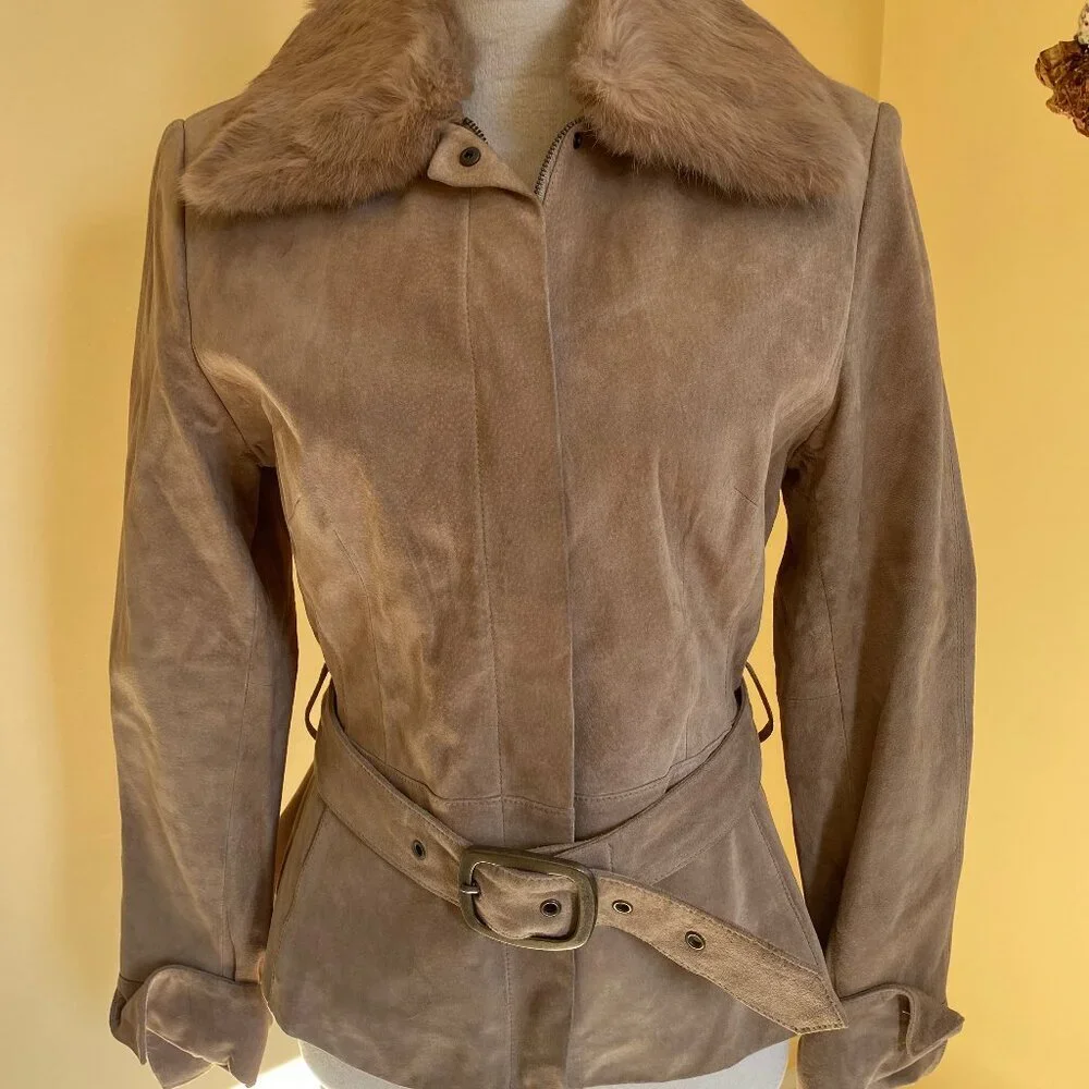 CONTEXT, Gorgeous belted suede jacket, fur collar, cutout details, sz 8.